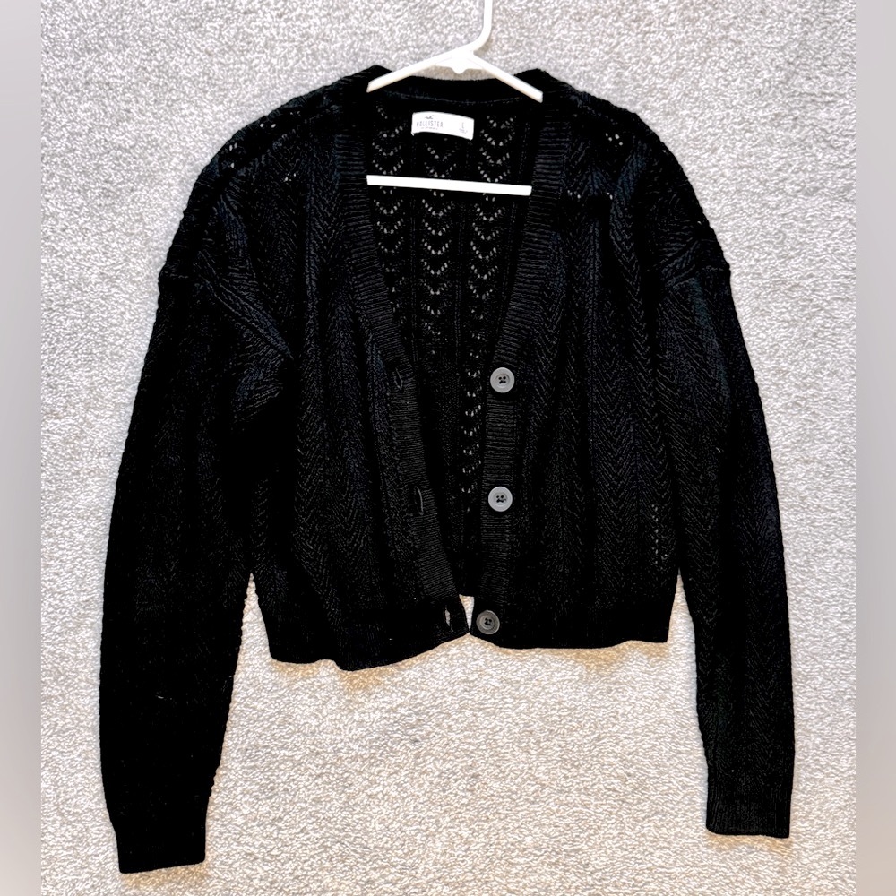 Hollister - 🖤 Cropped Black Sweater